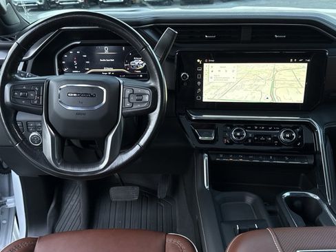 Used 2024 GMC Sierra 2500 Denali Ultimate image 7