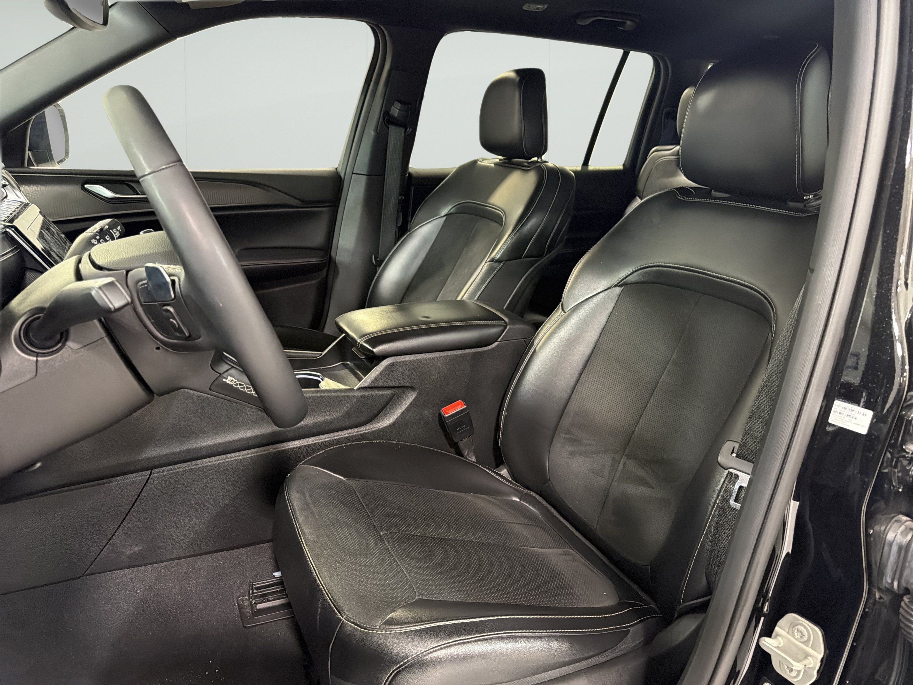 Used 2024 Jeep Grand Cherokee L Laredo AWD/4WD image 9