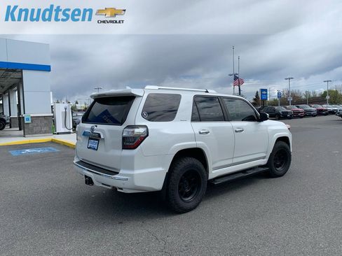 Used 2018 Toyota 4Runner Limited AWD/4WD image 7