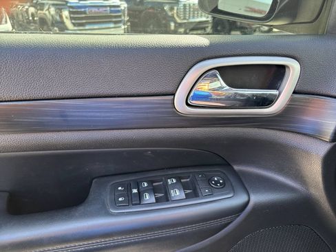 Used 2020 Jeep Grand Cherokee Altitude AWD/4WD image 27