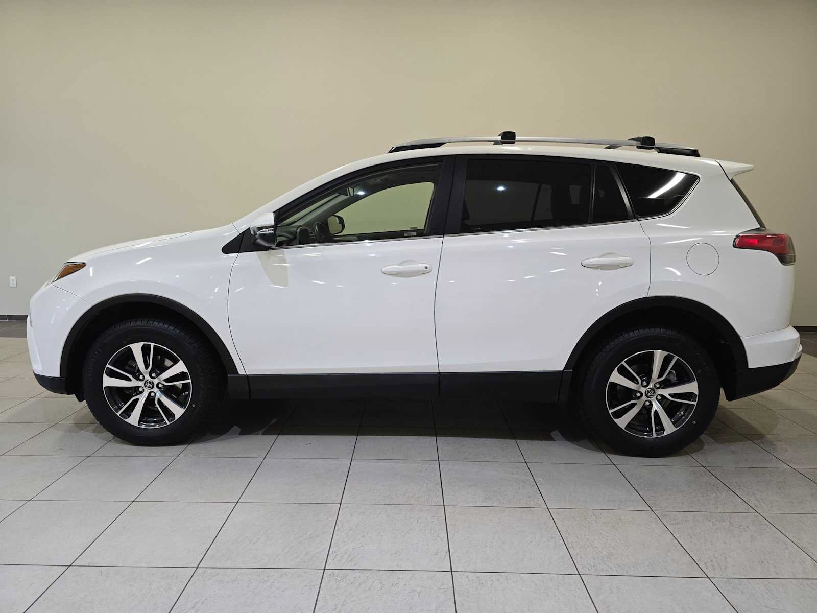 Used 2017 Toyota RAV4 XLE w/ All Weather Liner Package AWD/4WD image 3