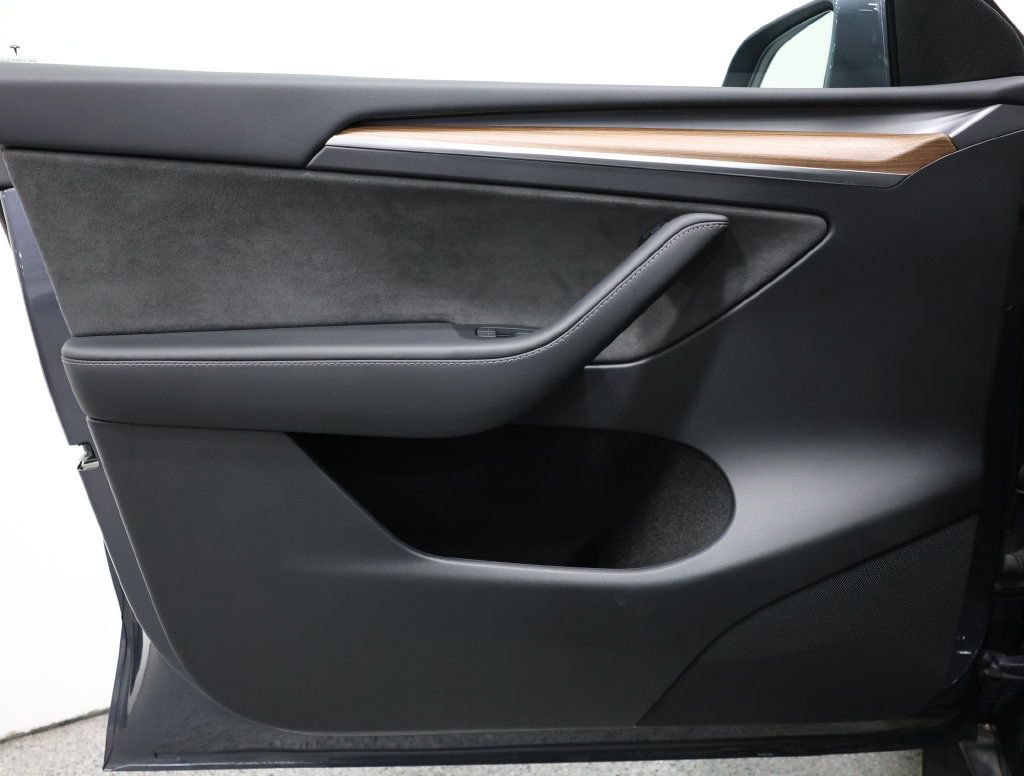 Used 2023 Tesla Model Y 2WD image 12