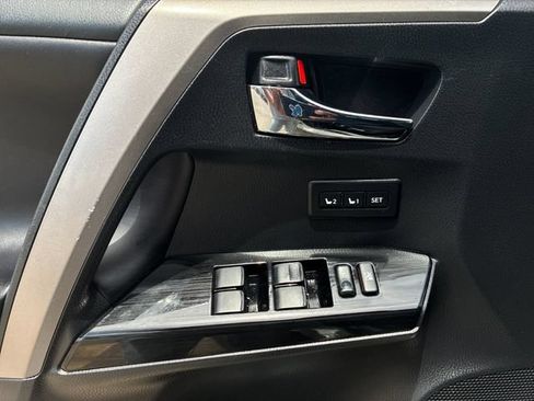 Used 2018 Toyota RAV4 Limited FWD image 12