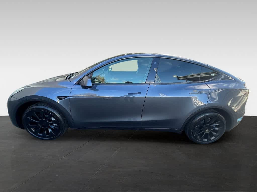 Used 2022 Tesla Model Y Long Range AWD/4WD image 3