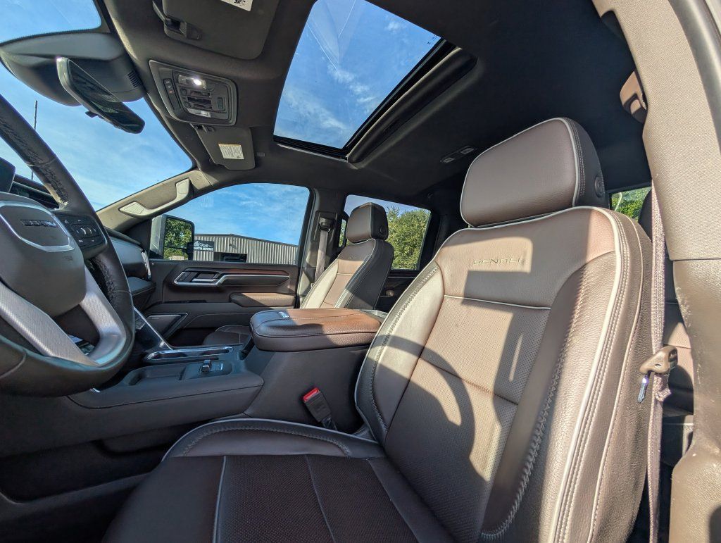 Used 2025 GMC Sierra 2500 Denali w/ Denali Reserve Package AWD/4WD image 10