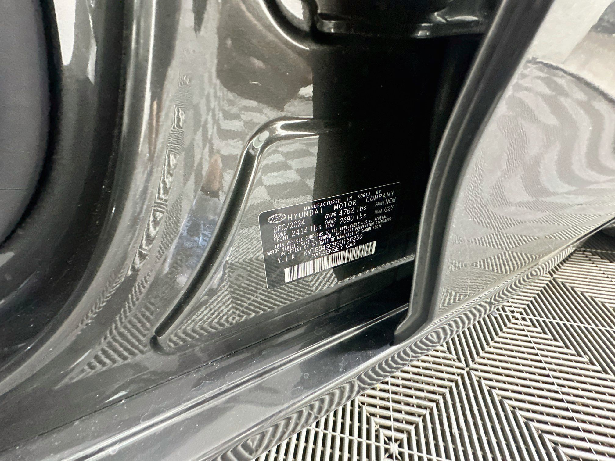 Used 2025 Genesis G70 2.5T RWD image 12