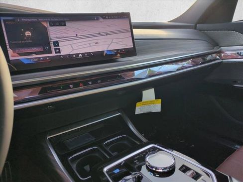 New 2026 BMW i7 xDrive60 AWD/4WD image 12