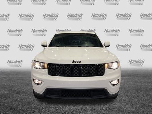 Used 2018 Jeep Grand Cherokee Laredo image 3