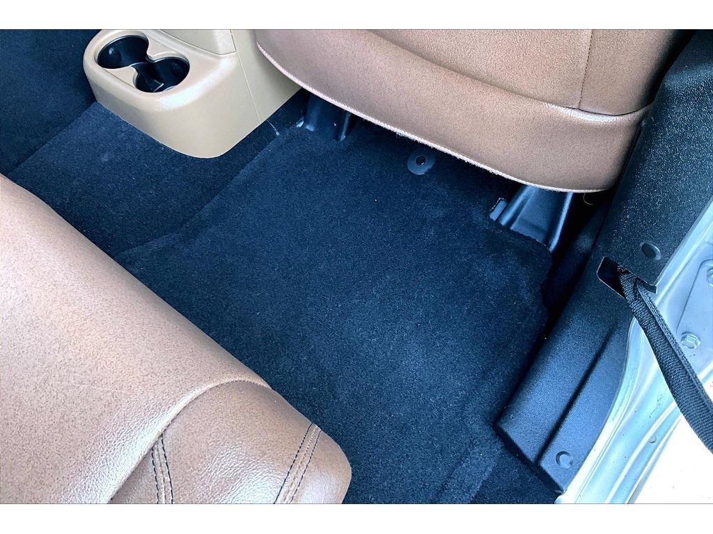 Used 2017 Jeep Wrangler Unlimited Rubicon w/ Connectivity Group AWD/4WD image 42
