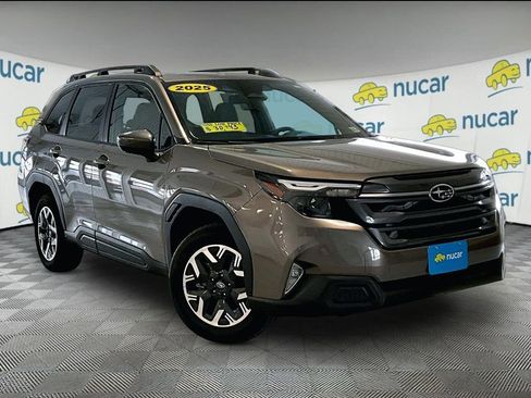 Used 2025 Subaru Forester Premium image 1