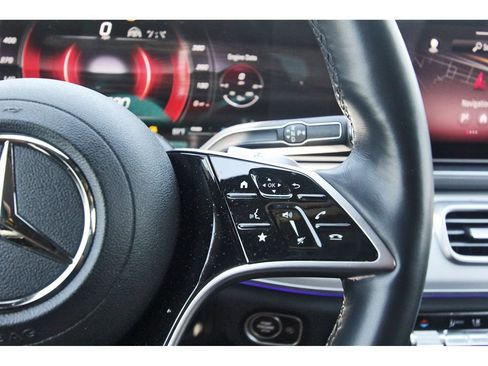 Used 2025 Mercedes-Benz GLS 450 4MATIC image 17