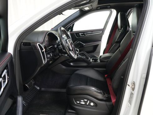 Used 2021 Porsche Cayenne GTS image 39
