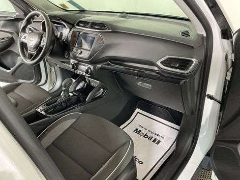 Used 2023 Chevrolet TrailBlazer LT FWD image 13