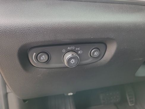 Used 2018 Chevrolet Traverse LT image 19