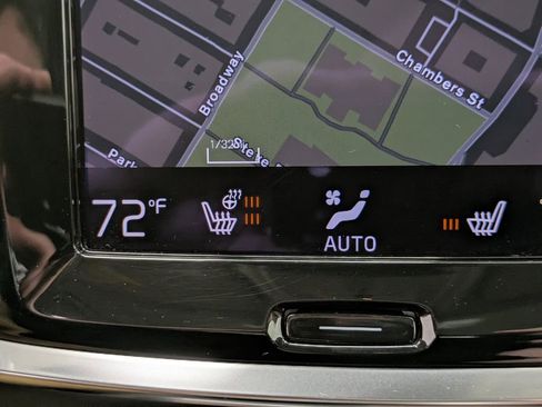 Used 2022 Volvo S60 B5 Momentum w/ Premium Package image 5