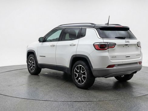Used 2025 Jeep Compass Trailhawk image 6
