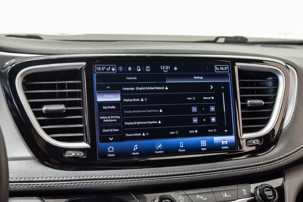 Used 2023 Chrysler Pacifica Touring FWD image 23