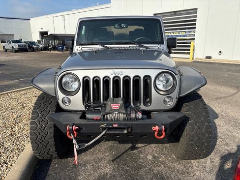 Used 2015 Jeep Wrangler Rubicon w/ Power Convenience Group AWD/4WD image 6