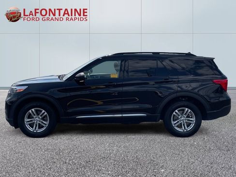 Used 2023 Ford Explorer XLT AWD/4WD image 4