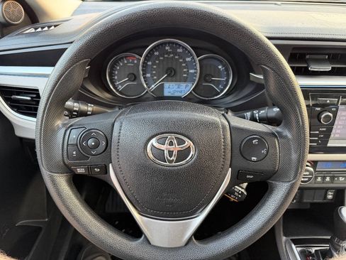 Used 2014 Toyota Corolla LE FWD image 18