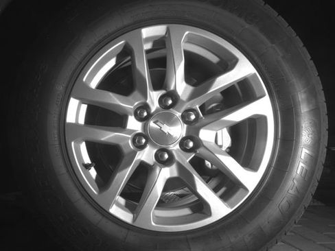 Used 2023 Chevrolet Suburban LS RWD image 9