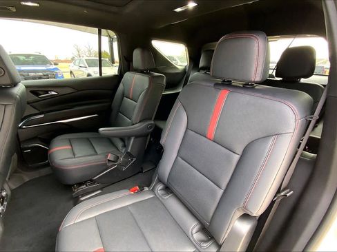 Used 2024 Chevrolet Traverse RS image 20