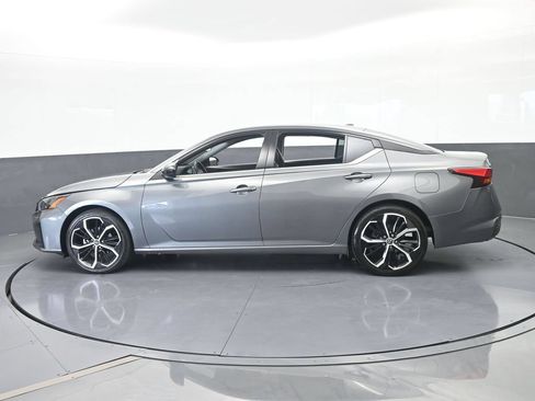 Used 2024 Nissan Altima 2.5 SR FWD image 3