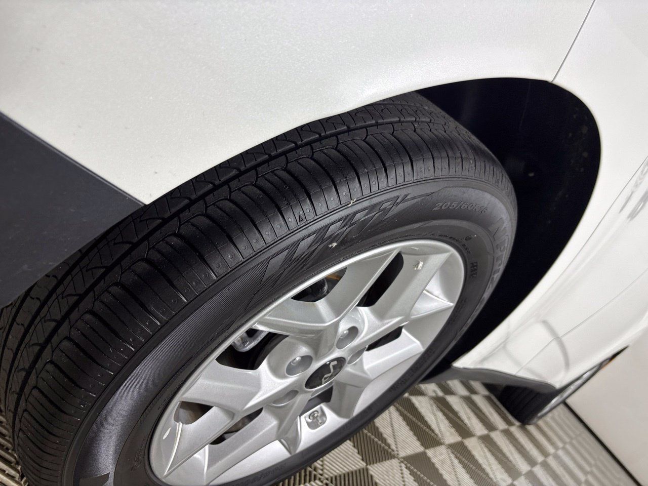 Used 2025 Kia Soul LX w/ LX Technology Package FWD image 32