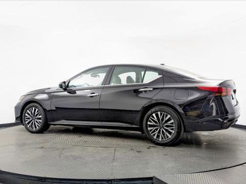 Used 2025 Nissan Altima 2.5 SV image 6