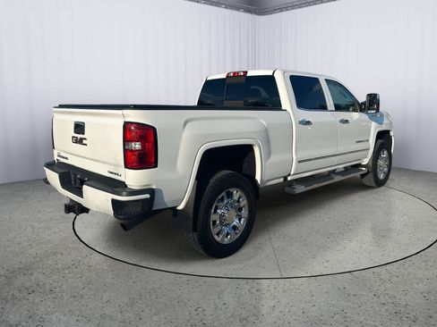 Used 2017 GMC Sierra 2500 Denali w/ Suspension Package, Off-Road image 3