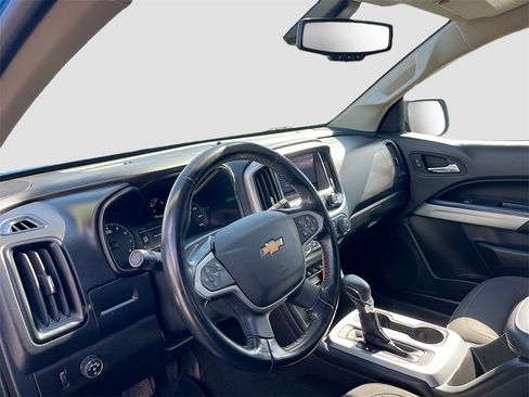 Used 2022 Chevrolet Colorado LT w/ Safety Package image 9