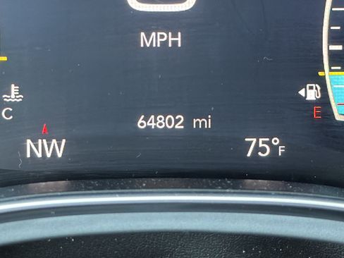 Used 2025 Chrysler Pacifica Limited FWD image 31