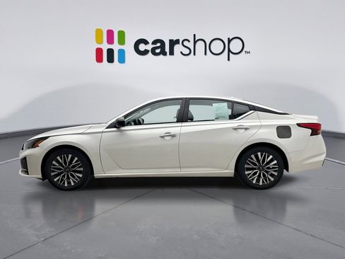 Used 2024 Nissan Altima 2.5 SV image 2