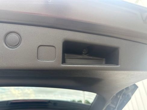 Used 2022 Chevrolet Equinox LT FWD image 12