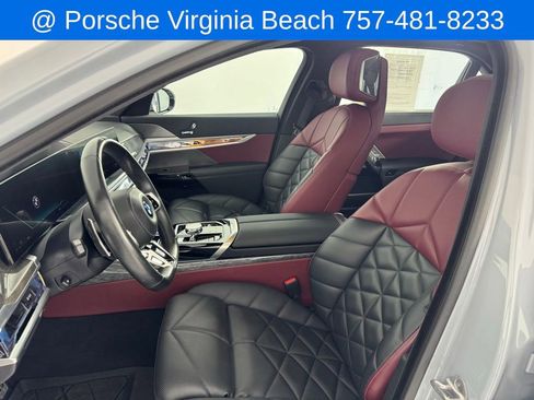 Used 2023 BMW 740i w/ Parking Assistance Package image 9