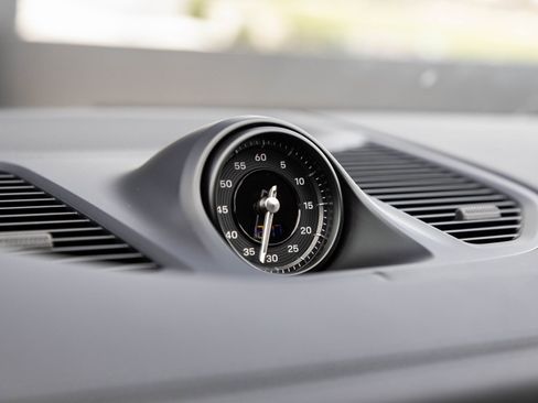 Certified 2025 Porsche Cayenne Coupe image 25