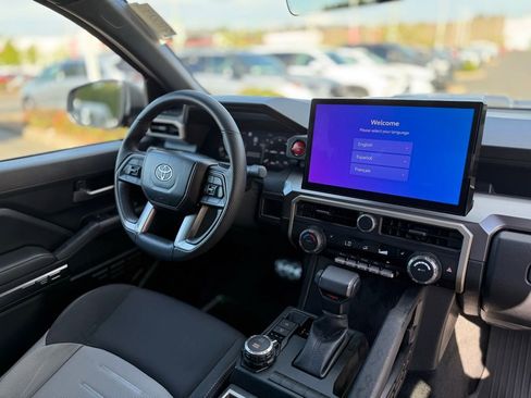 Used 2024 Toyota Tacoma TRD Sport AWD/4WD image 21