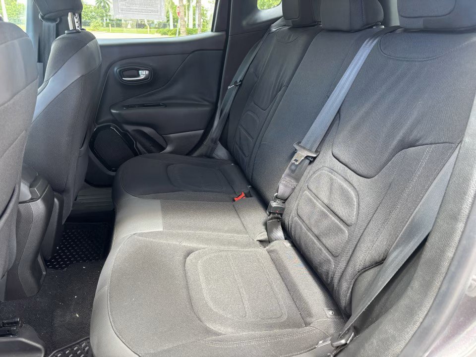 Used 2017 Jeep Renegade Altitude AWD/4WD image 22