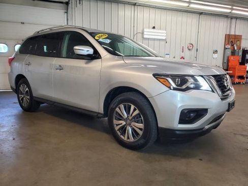 Used 2019 Nissan Pathfinder S AWD/4WD image 2