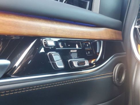 Used 2024 Jeep Grand Wagoneer Series III w/ HD Trailer Tow Package image 31