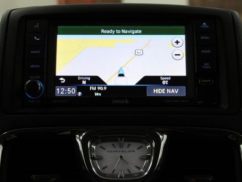 Used 2016 Chrysler Town & Country Touring w/ Driver Convenience Group FWD image 24