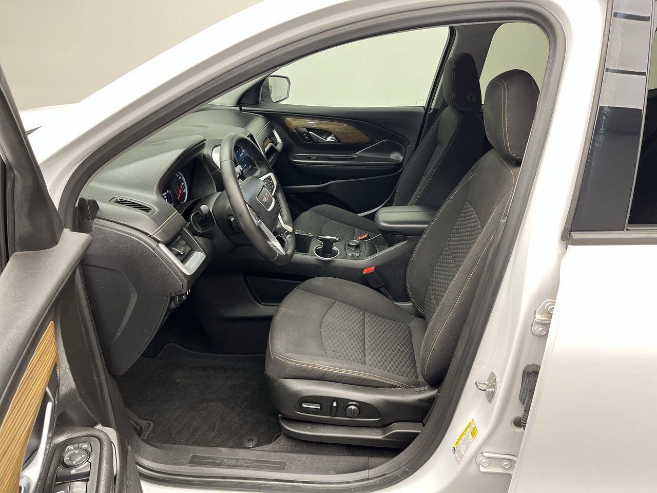 Certified 2018 GMC Terrain SLE w/ Driver Convenience Package FWD image 3