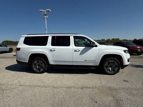 Used 2024 Jeep Wagoneer L Series II w/ Flexible Seating Group RWD image 6