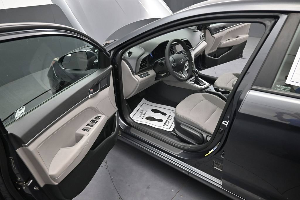Used 2020 Hyundai Elantra SE FWD image 17