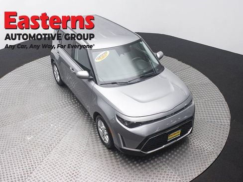Used 2023 Kia Soul LX w/ Option Group 015 FWD image 3
