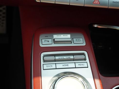 Used 2022 Genesis GV70 3.5T Sport w/ Sport Prestige Package AWD/4WD image 27