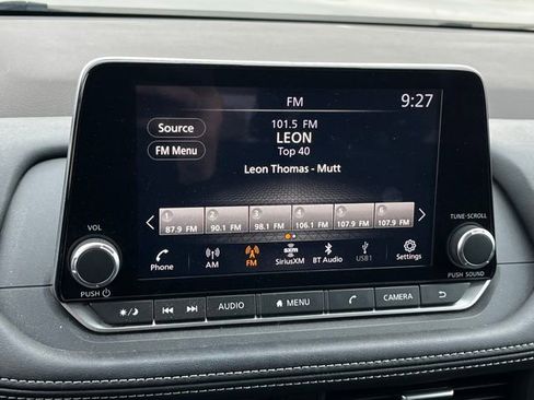 Used 2023 Nissan Rogue S image 21