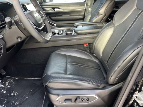 Used 2024 Jeep Wagoneer L Series II w/ Flexible Seating Group image 16