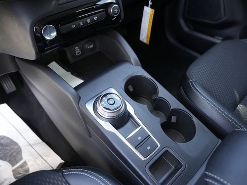 Used 2025 Ford Escape SE image 27