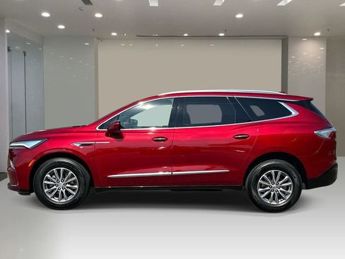 Used 2023 Buick Enclave Essence AWD/4WD image 2